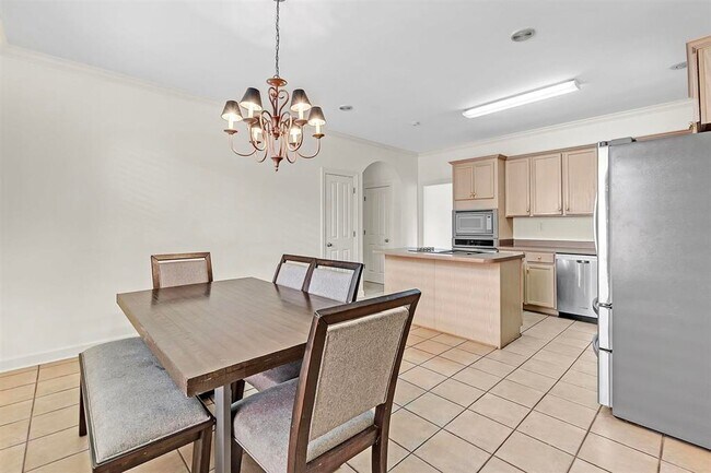 Building Photo - 7520 Crystal Lake Dr