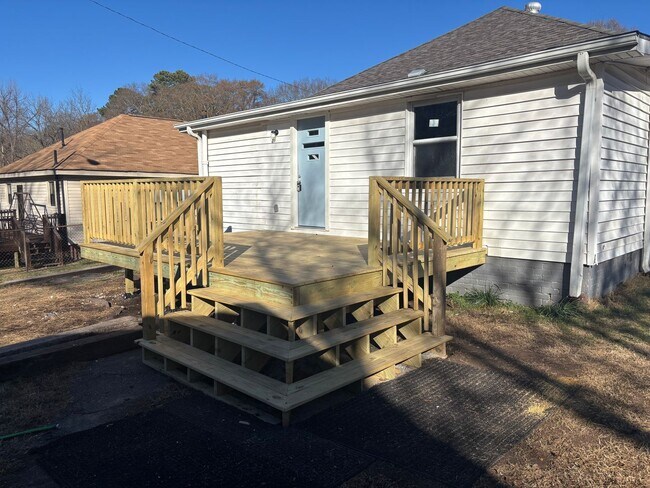 Building Photo - Beautifully Renovated 3BR / 2BA Bungalow in Gastonia