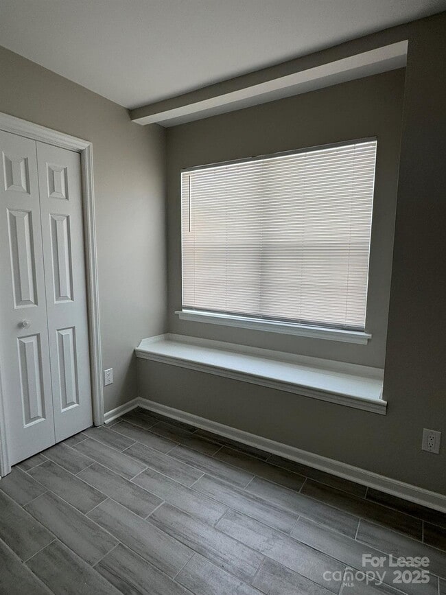 Building Photo - 7801 Renaissance Ct