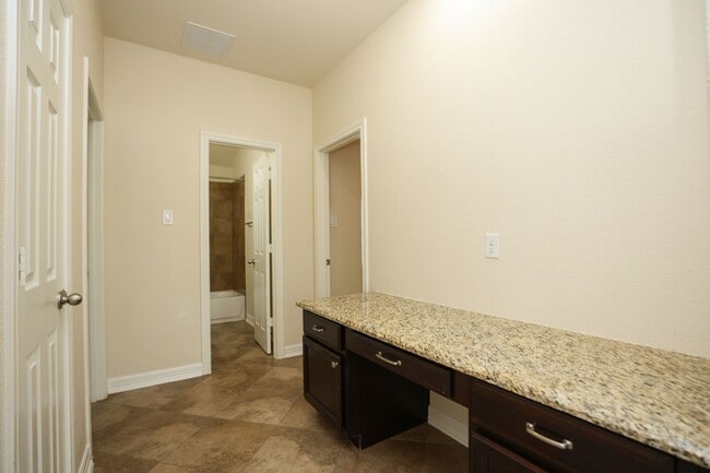 Building Photo - 9960 Golden Field Ln