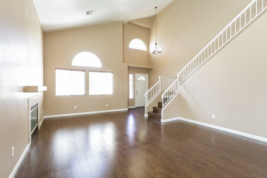 Building Photo - 4630 Spruce Oak Dr