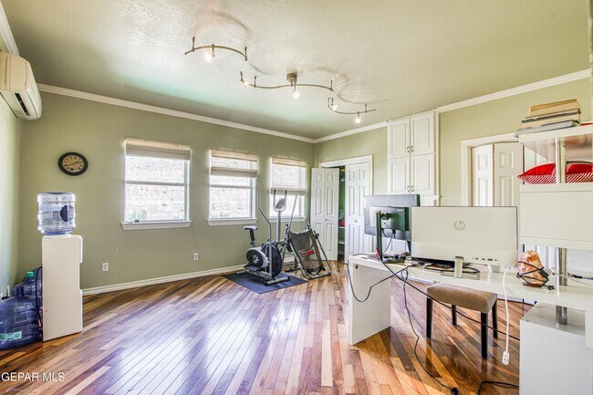 Building Photo - 6561 Isla Del Rey Dr