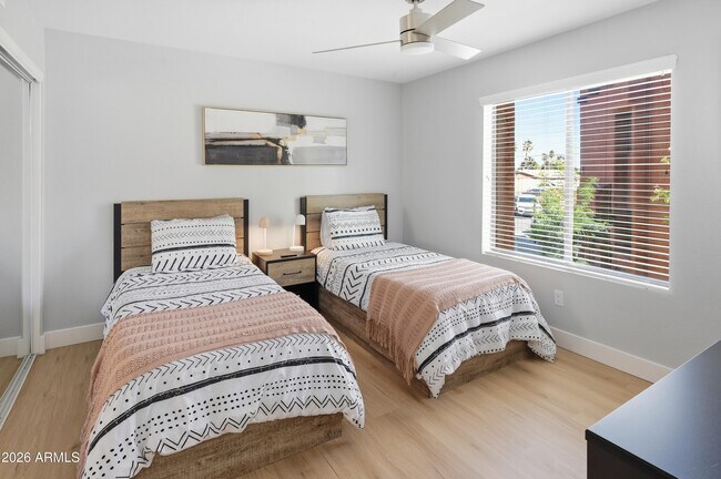 Building Photo - 4704 E Paradise Village Pkwy N