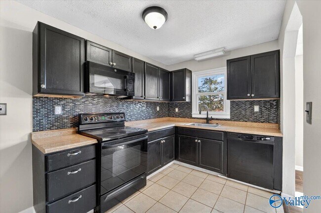 Building Photo - 372 Clutts Rd