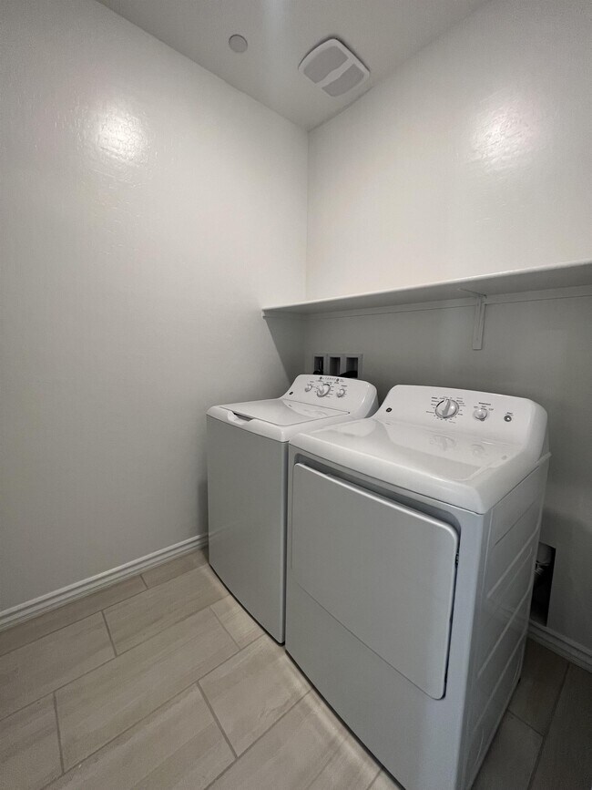 Building Photo - 274 Callen Falls Ave