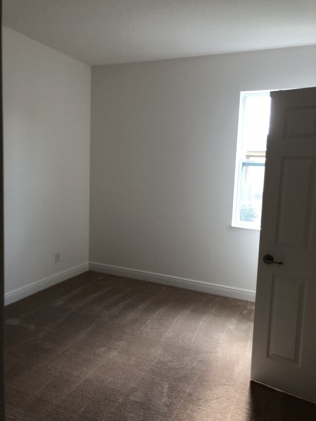 Building Photo - 4 BED HOME LOCATED IN WINTER GARDEN!