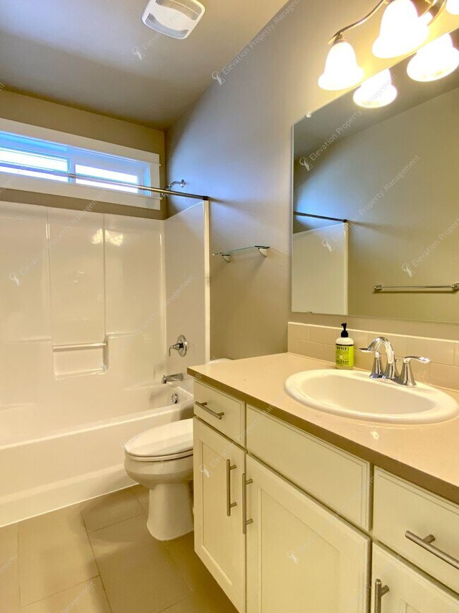 Building Photo - Bright, Spacious Home with Expansive Yard ...