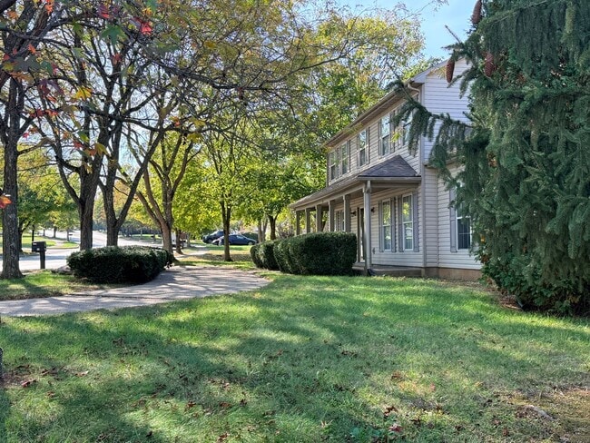 Building Photo - Spacious 4 Bed 2.5 Bath In Lexington!