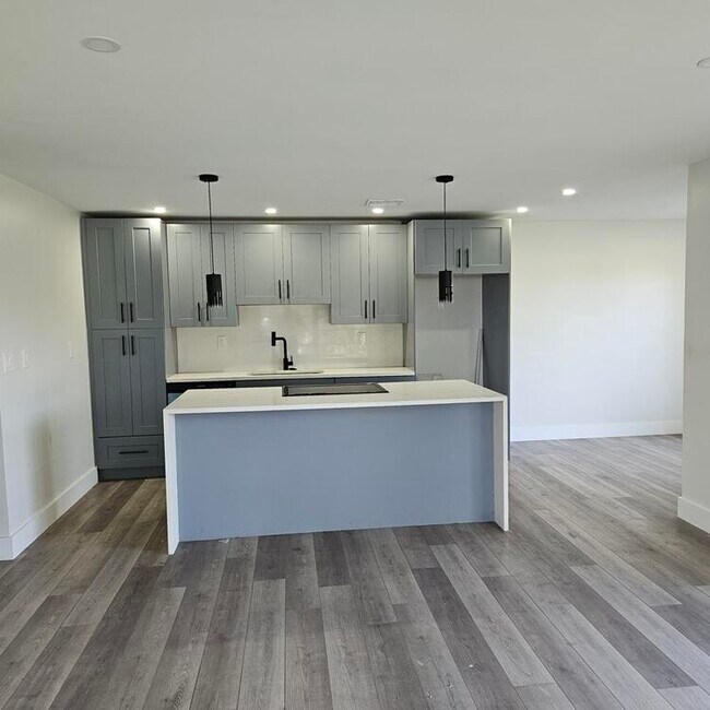 Building Photo - 4164 Inverrary Dr