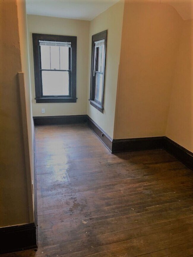 Building Photo - 3-Bed, 1-Bath Como House