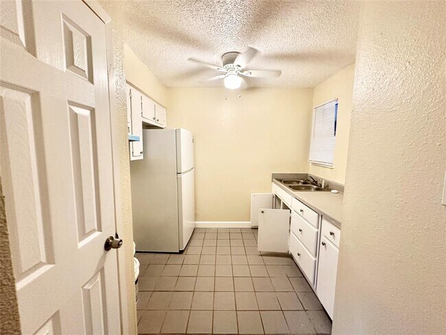 Building Photo - 4302 Scottsdale Rd