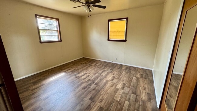 Building Photo - Move-In Ready 2 Bedroom Bungalow
