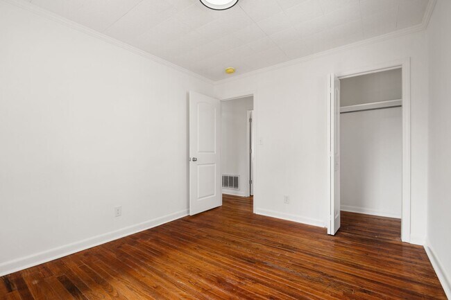 Building Photo - Newly Renovated Ranch-style Home