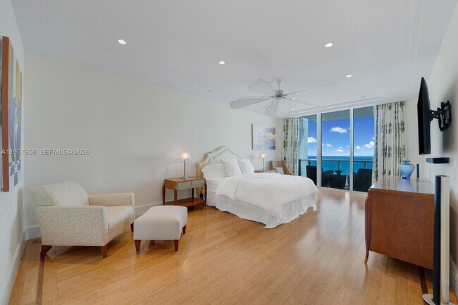 Building Photo - 100 South Pointe Dr