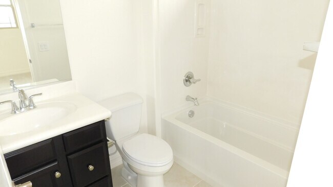 Building Photo - Beautiful home with generation suite in gated community