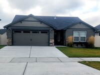 Building Photo - 592 W Brundage Way