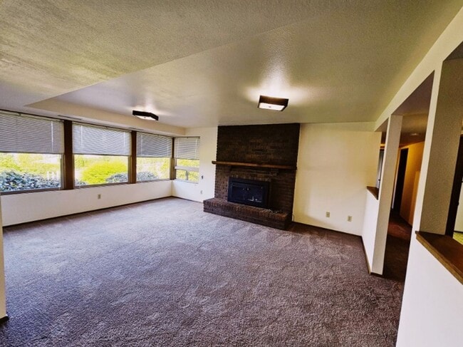 Building Photo - 4 Bed 2.5 Bath Kirkland - Lake WA Schools