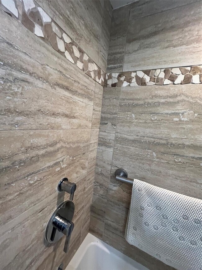 Building Photo - 333 NE 21st Ave