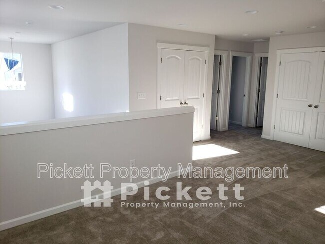 Building Photo - 4222 Andasio Loop SE