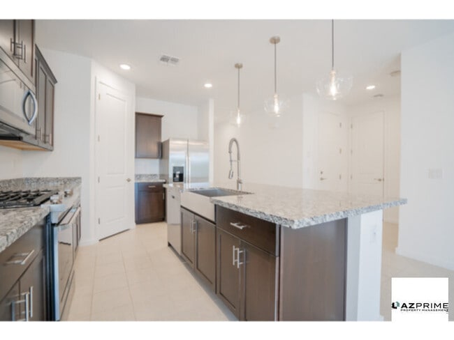 Building Photo - Introducing this delightful 4/3 Surprise H...