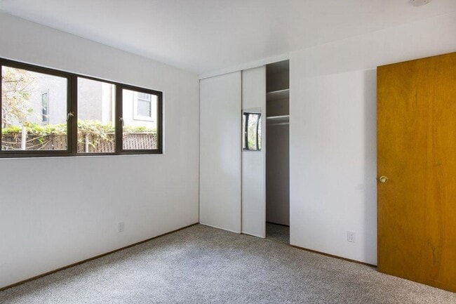 Building Photo - Secluded Rockridge 2BD | Parking Included | Near BART, Shops & Dining