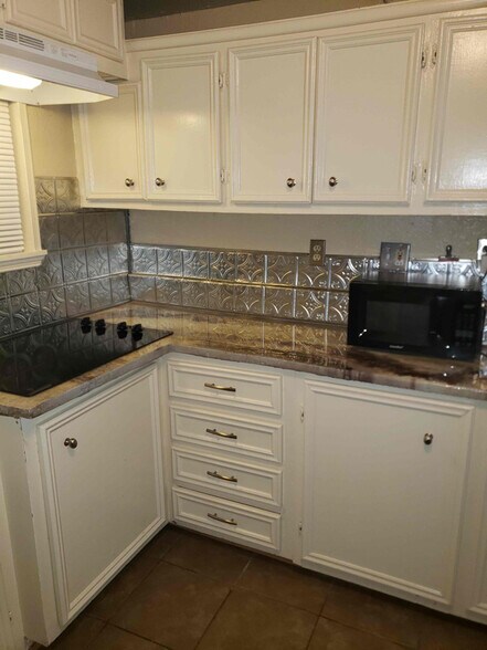 Primary Photo - 21401 W Hammond Dr