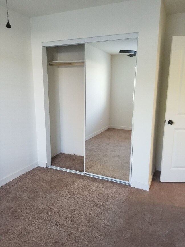 Building Photo - FANTASTIC FIRST FLOOR 2 BEDROOMS AND 1 BATHROOM PLUS PRIVATE BACKYARD