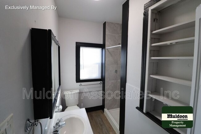 Building Photo - 1037 Pine St