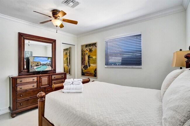 Building Photo - 2051 Coral Reef Dr