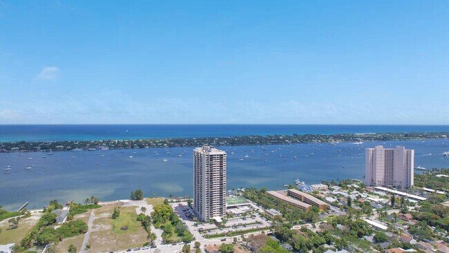 Building Photo - 5600 N Flagler Dr