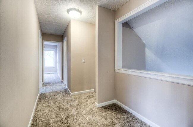Building Photo - 420 Poplar Glen Ct