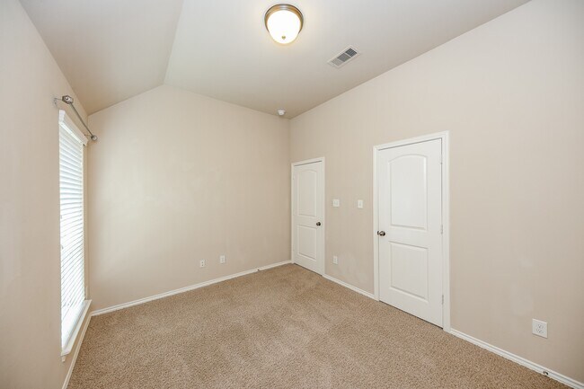 Building Photo - 29011 Davenport Dr