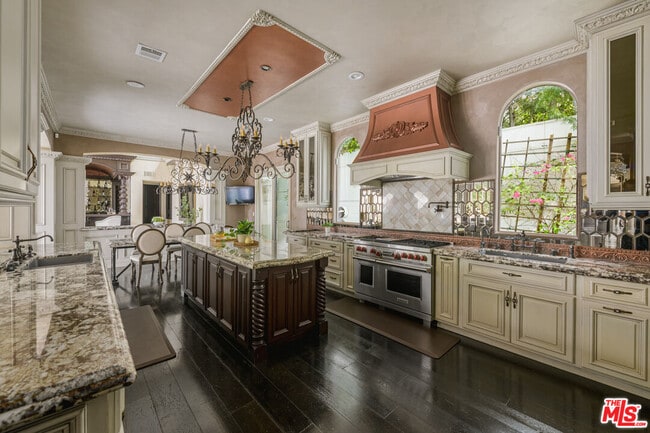 Building Photo - 4705 Los Feliz Blvd