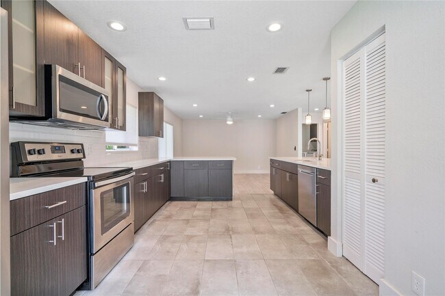 Building Photo - 7701 NW 61st Terrace