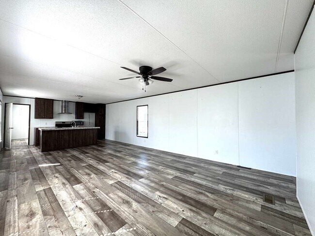 Building Photo - 16206 Wood Dr