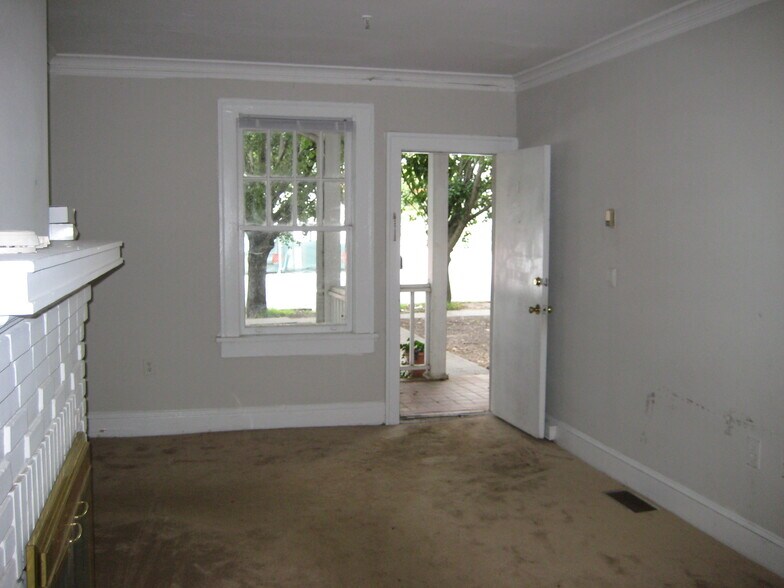 Building Photo - 1357 Oxford Rd NE