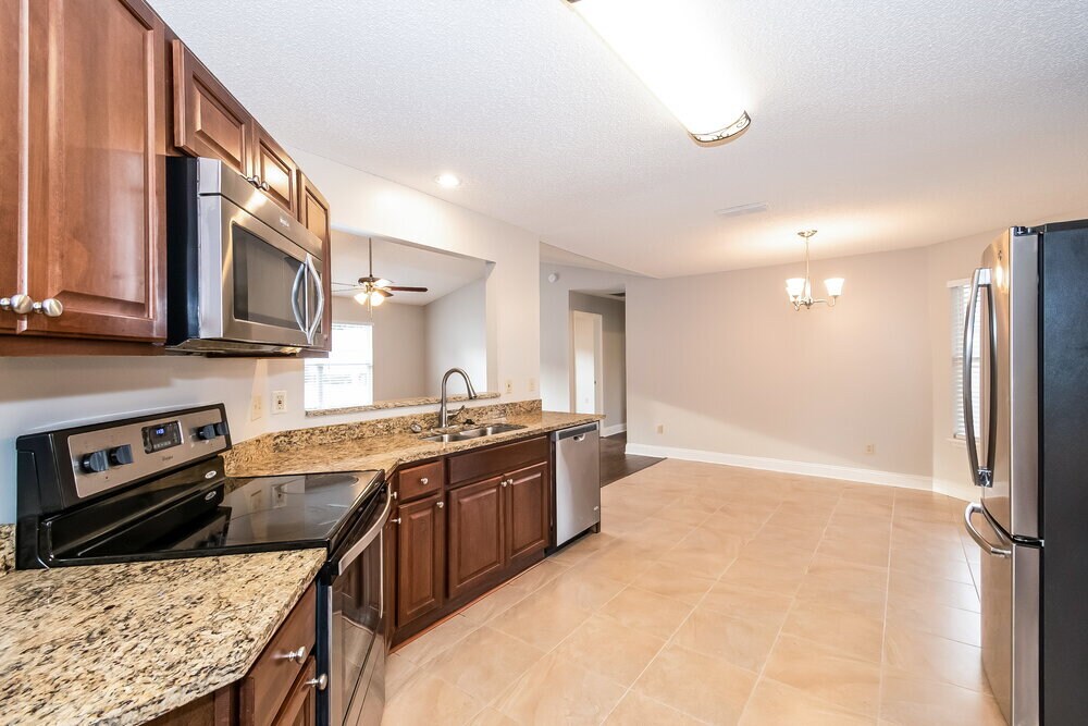 Building Photo - 8244 International Village Dr