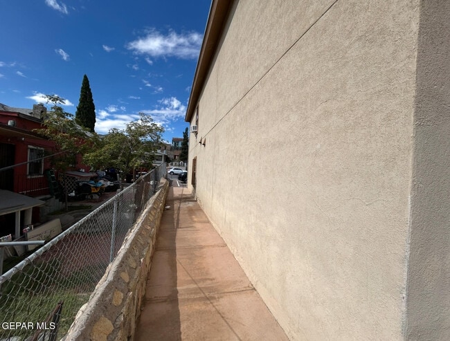 Building Photo - 1722 E Rio Grande Ave