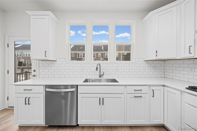 Building Photo - 43071 Atwood Ave