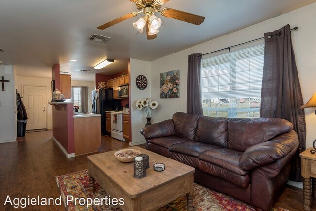 Building Photo - 3 br, 2.5 bath House - 1261 Flying Ace Circle