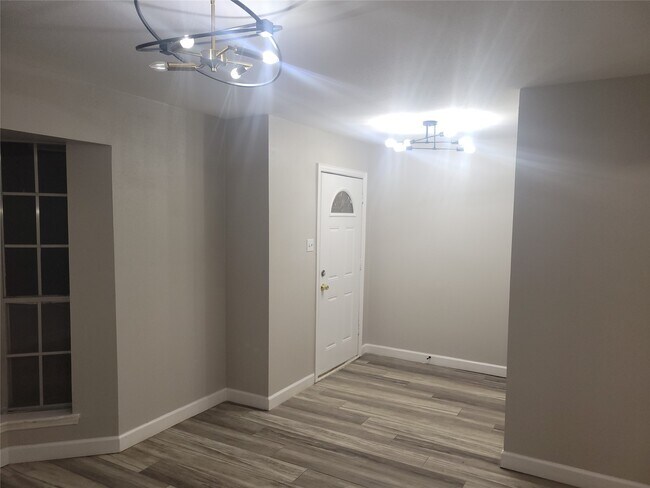 Building Photo - 13923 Ivymount Dr