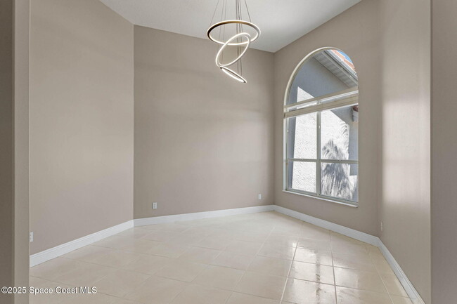 Building Photo - 706 Palmer Way