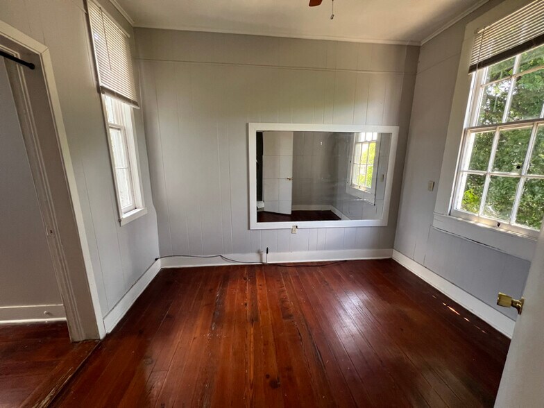 Building Photo - 2020-2022 Camp St