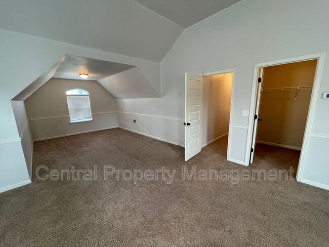Building Photo - 514 W Holloway Dr