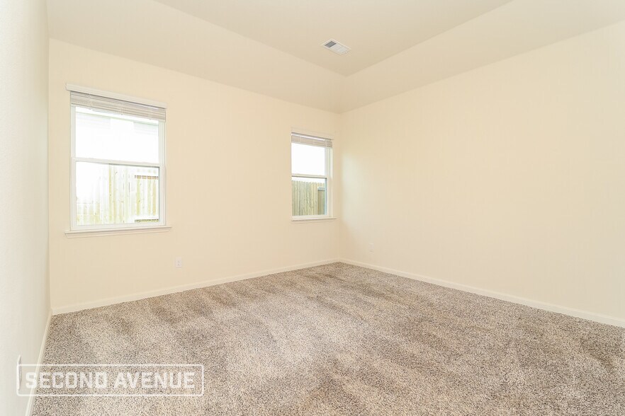 Building Photo - 1329 Woodwinds Dr