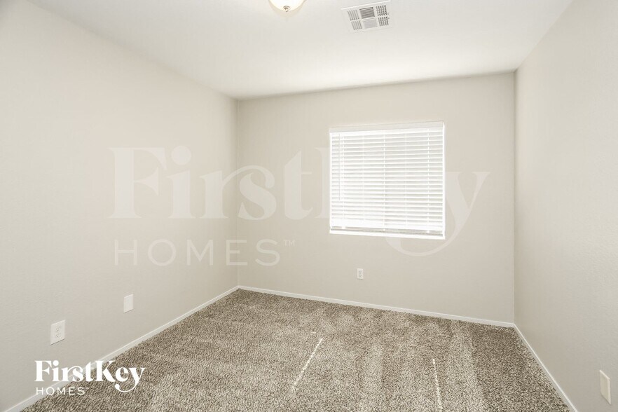Building Photo - 528 E Brown Breeches Ave