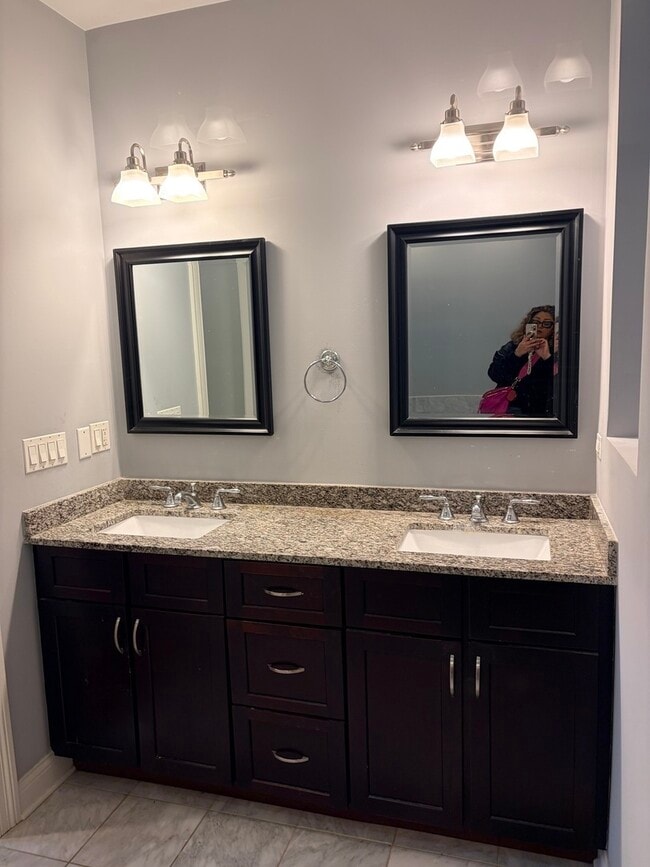 Building Photo - 218 N Halsted St