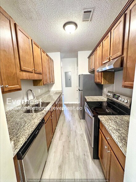 Building Photo - 223 Shenandoah Dr