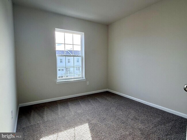 Building Photo - 209 Independence Ct