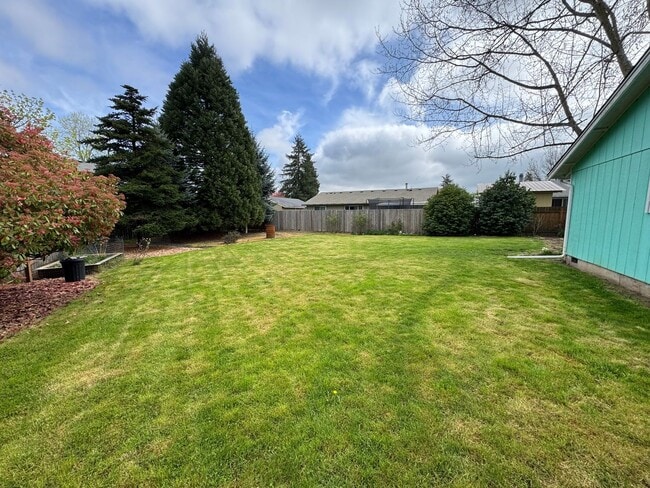 Building Photo - Charming 3 Bed / 2 Bath Ranch on Large Lot – Cul-de-Sac Location – $2,495/mo